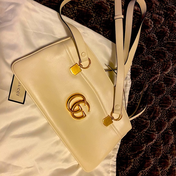 White/ cream color with Gucci Golf Logo - Picture 3 of 6